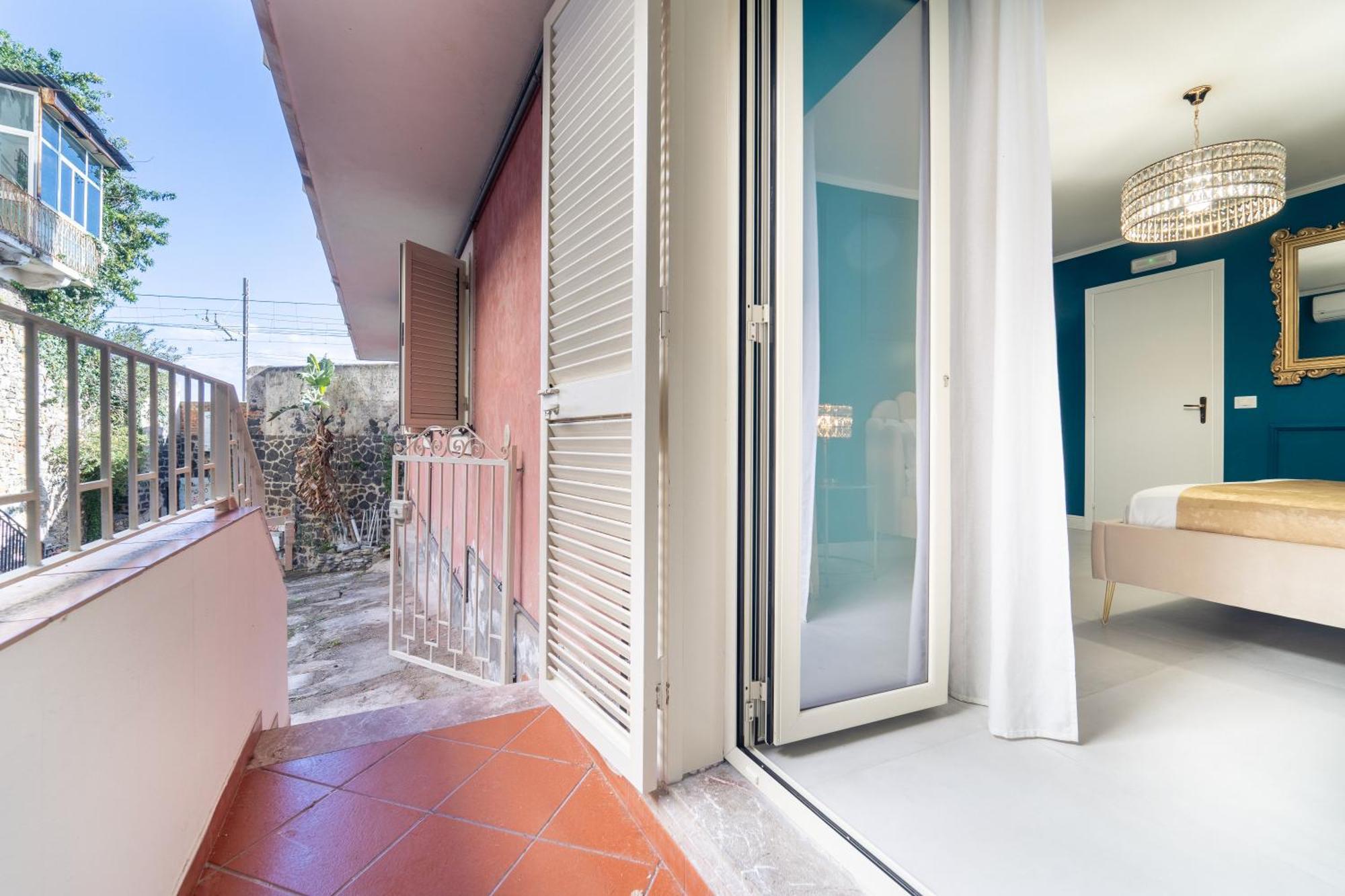 Johnny'S Suites Taormina Beach Bay 外观 照片
