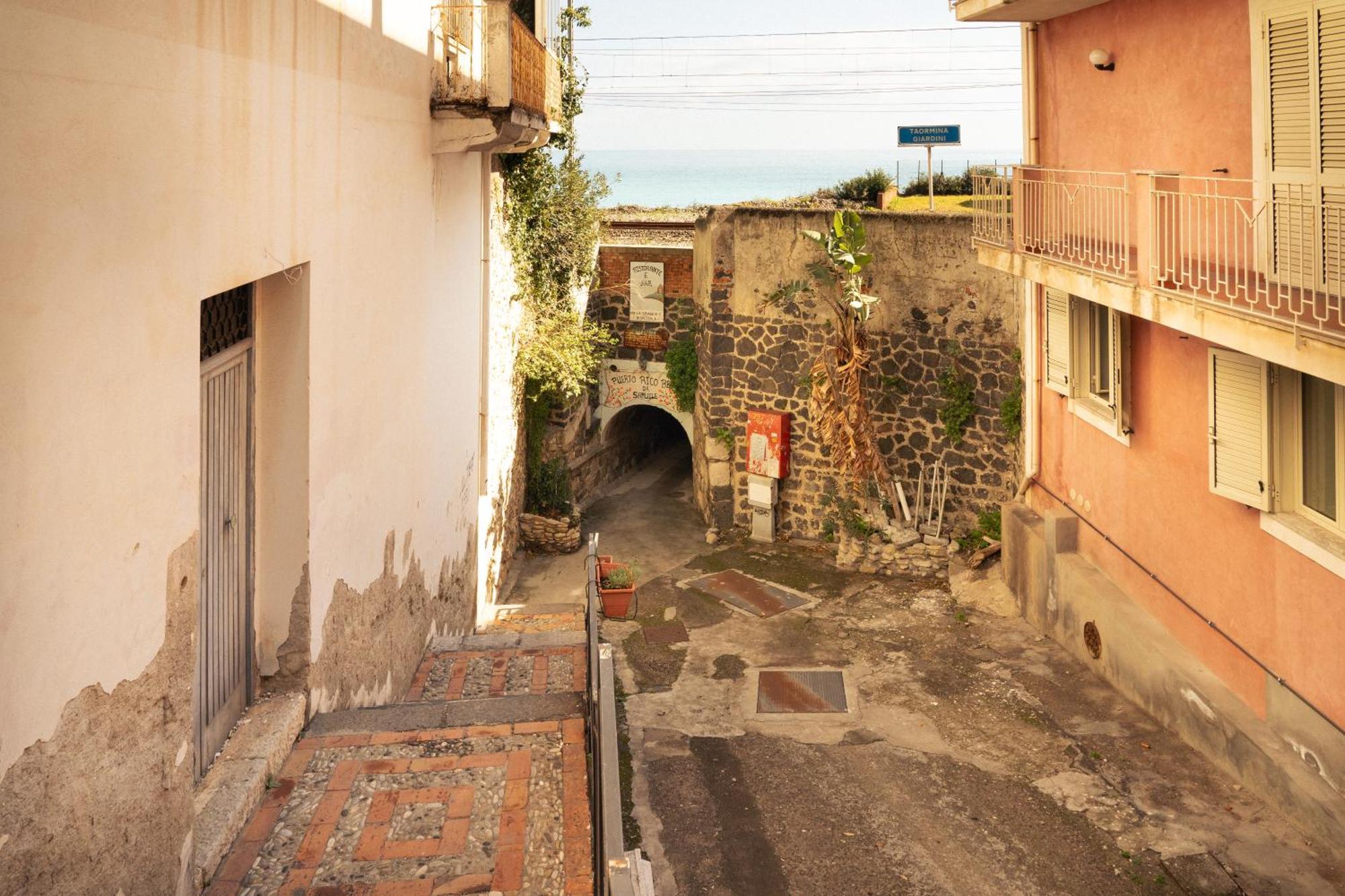 Johnny'S Suites Taormina Beach Bay 外观 照片